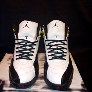 Jordan 12 Taxi's size 10 retro.. still in excellent shape..